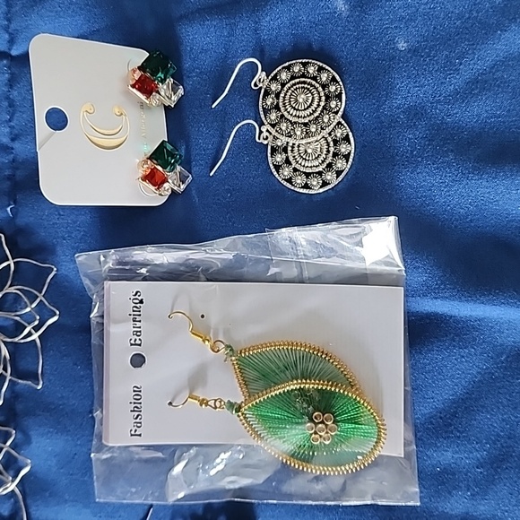 13 pairs of earrings - Picture 5 of 5